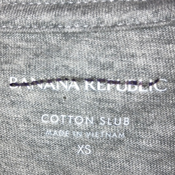 🎉5 For $10🎉New Banana Republic Gray “Created Equal” T-Shirt  Size XS - Picture 5 of 6